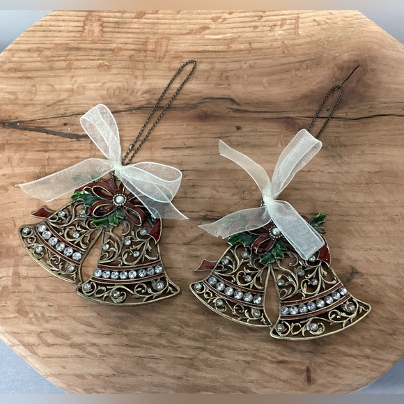 🟢 Beautiful pair of Pewter Crafted Christmas Bells w/ Holly Leaves & Jewels - Picture 1 of 12